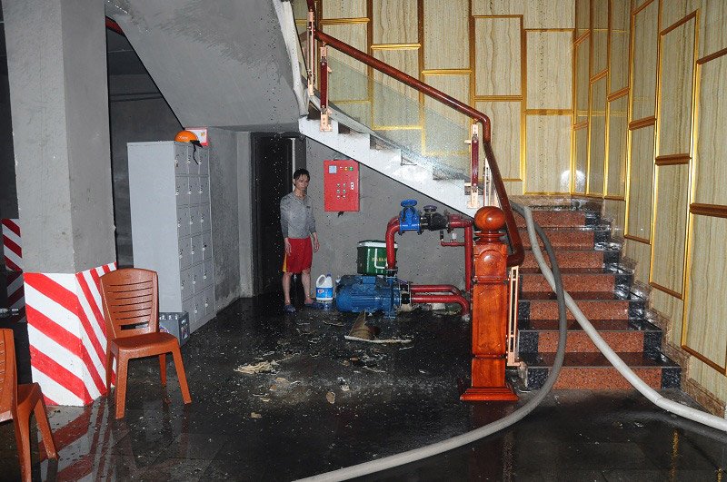 Cháy lớn quán karaoke tại Hà Tĩnh